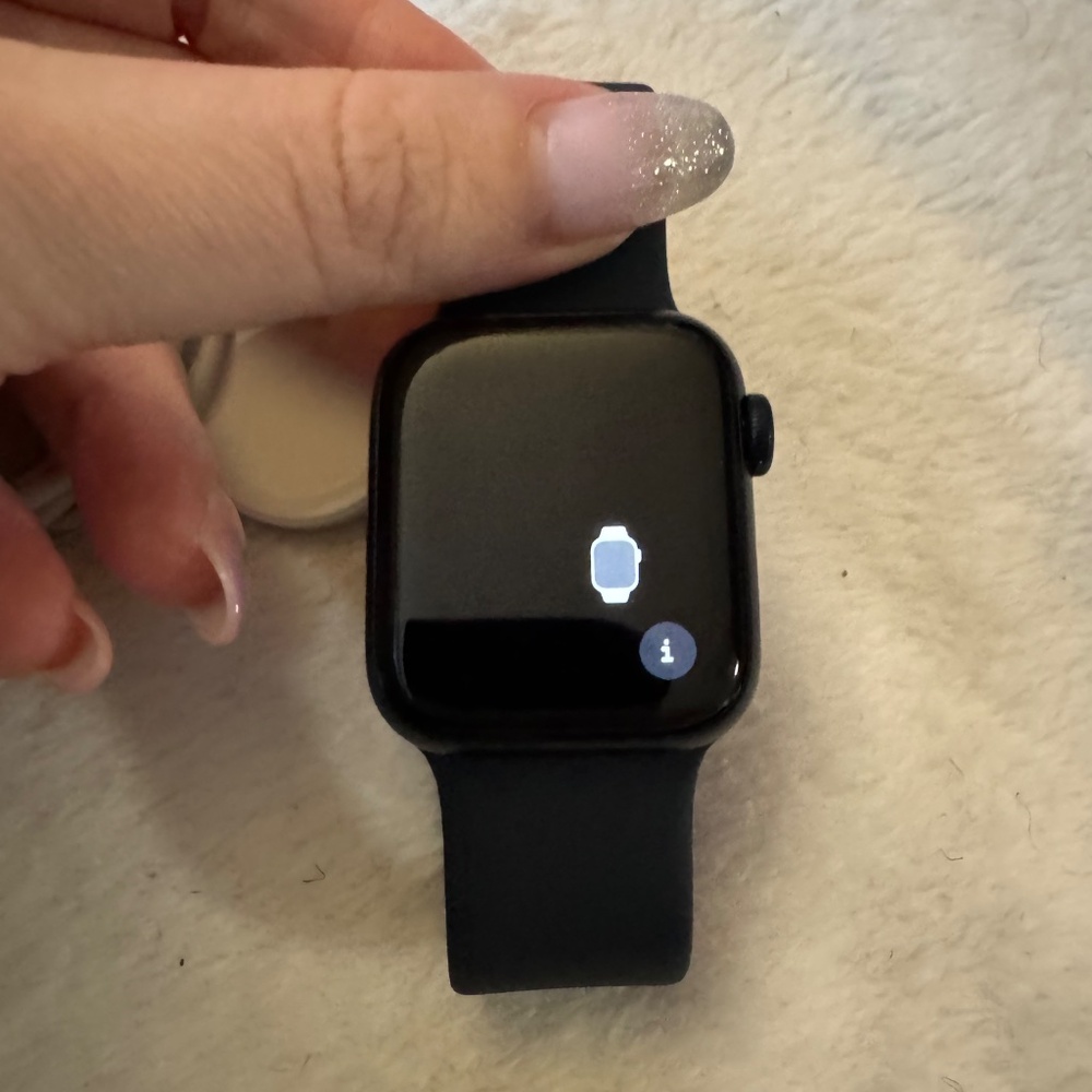 Black 40 MM Apple Watch SE (make me an offer) - Picture 3 of 6
